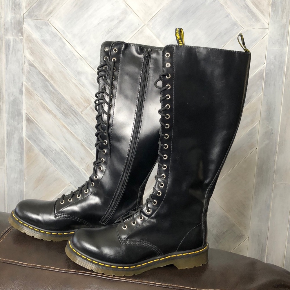 Doc Martens 20 eyelet boot